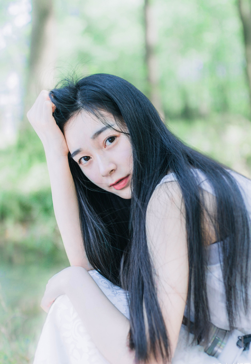 “不错，此老虽然老迈，但勇冠三军，军中将领，多为其后辈，受其提携之恩，威望之广，不在张任将军之下，若能招降此人，则我军可尽得巴郡。”邓贤肯定的回答道。